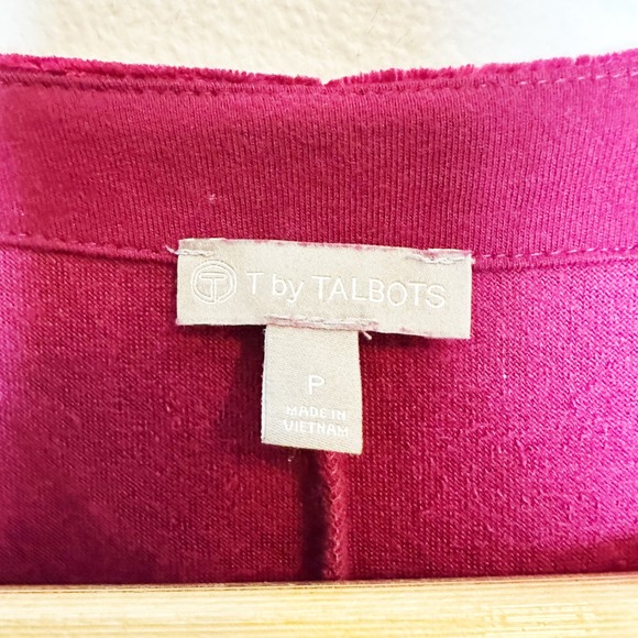 T by Talbots Maroon Burgundy Red Crushed Velvet V-Neck Top sz XS - Picture 4 of 7